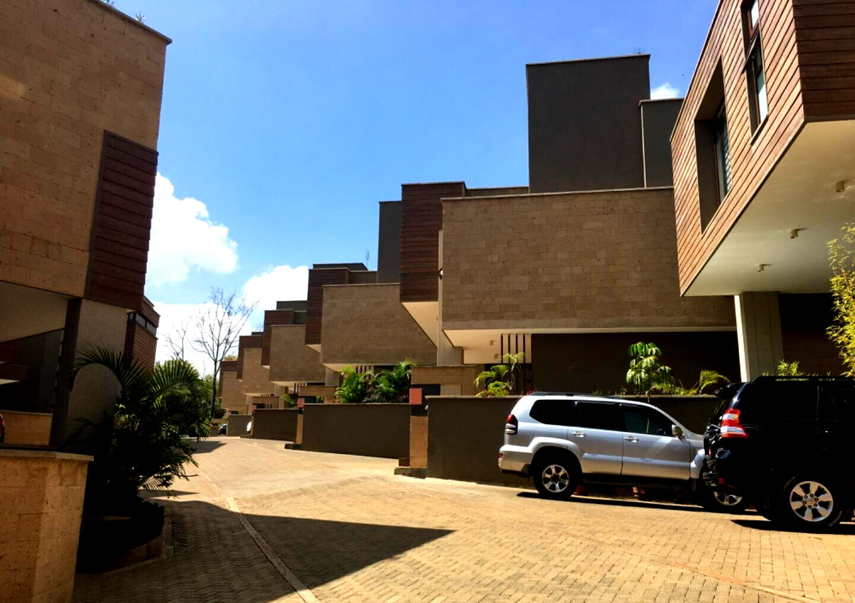 3-Level Townhouse with Study & Fitted Kitchen - Lavington