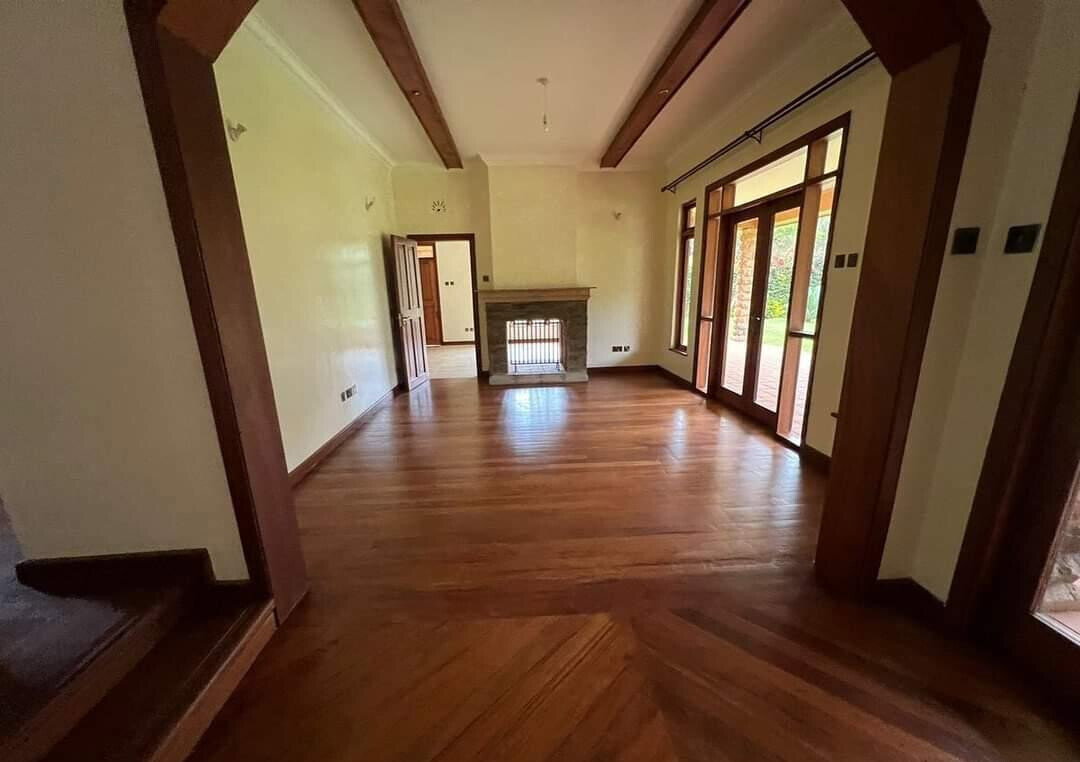5-Bed Rustic Townhouse with Clubhouse & Pool – Karen