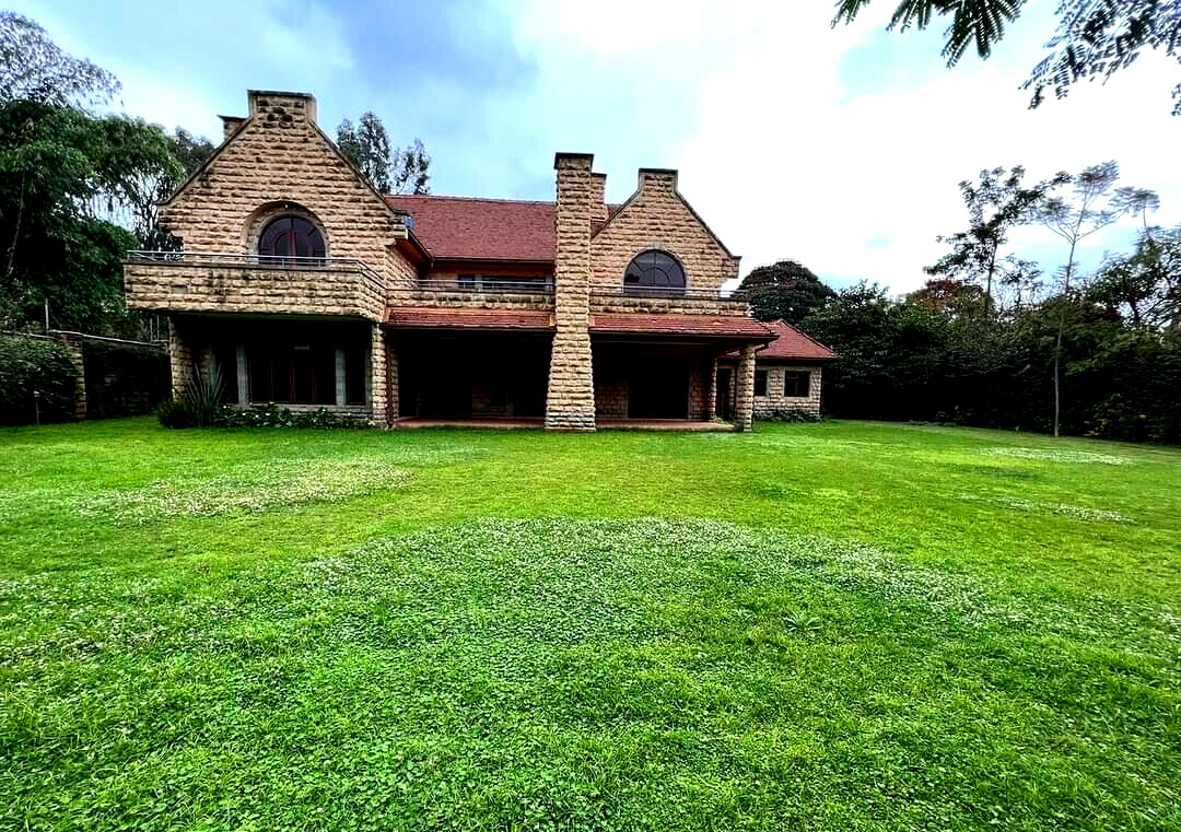5-Bed Rustic Townhouse with Clubhouse & Pool – Karen
