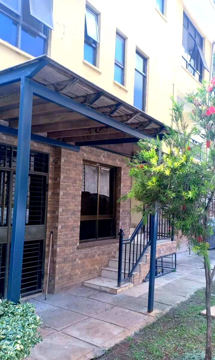 6-Bed Townhouse with Shared Pool & DSQ - Lavington Gated Estate