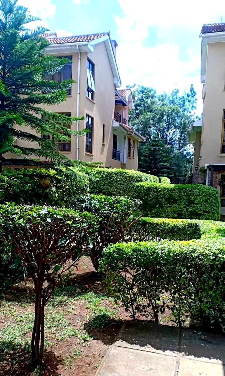 6-Bed Townhouse with Shared Pool & DSQ - Lavington Gated Estate