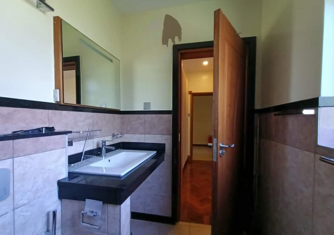 5-Ensuite Townhouse with Rooftop Garden Terrace - Lavington