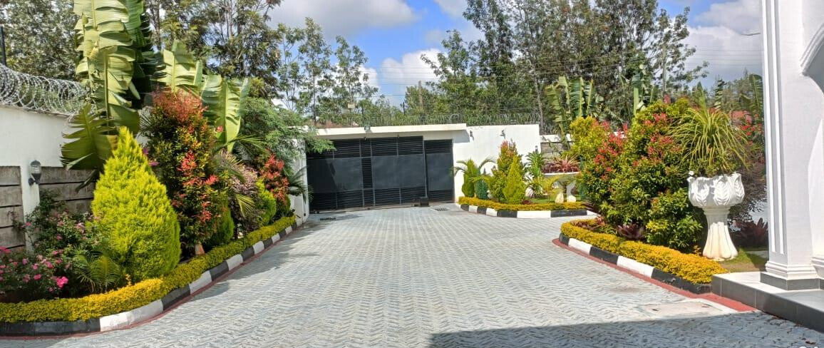 Palatial 6-Bed All-Ensuite Mansion with Boardroom & Gym – Karen