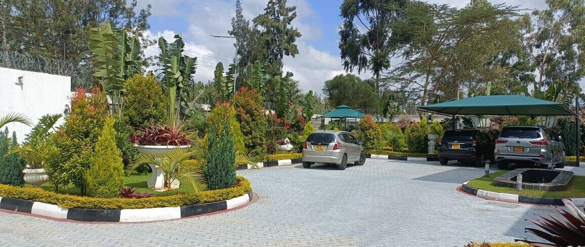Palatial 6-Bed All-Ensuite Mansion with Boardroom & Gym – Karen