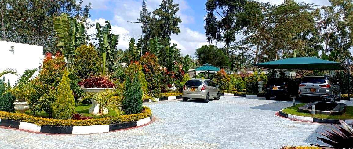 Palatial 6-Bed All-Ensuite Mansion with Boardroom & Gym – Karen