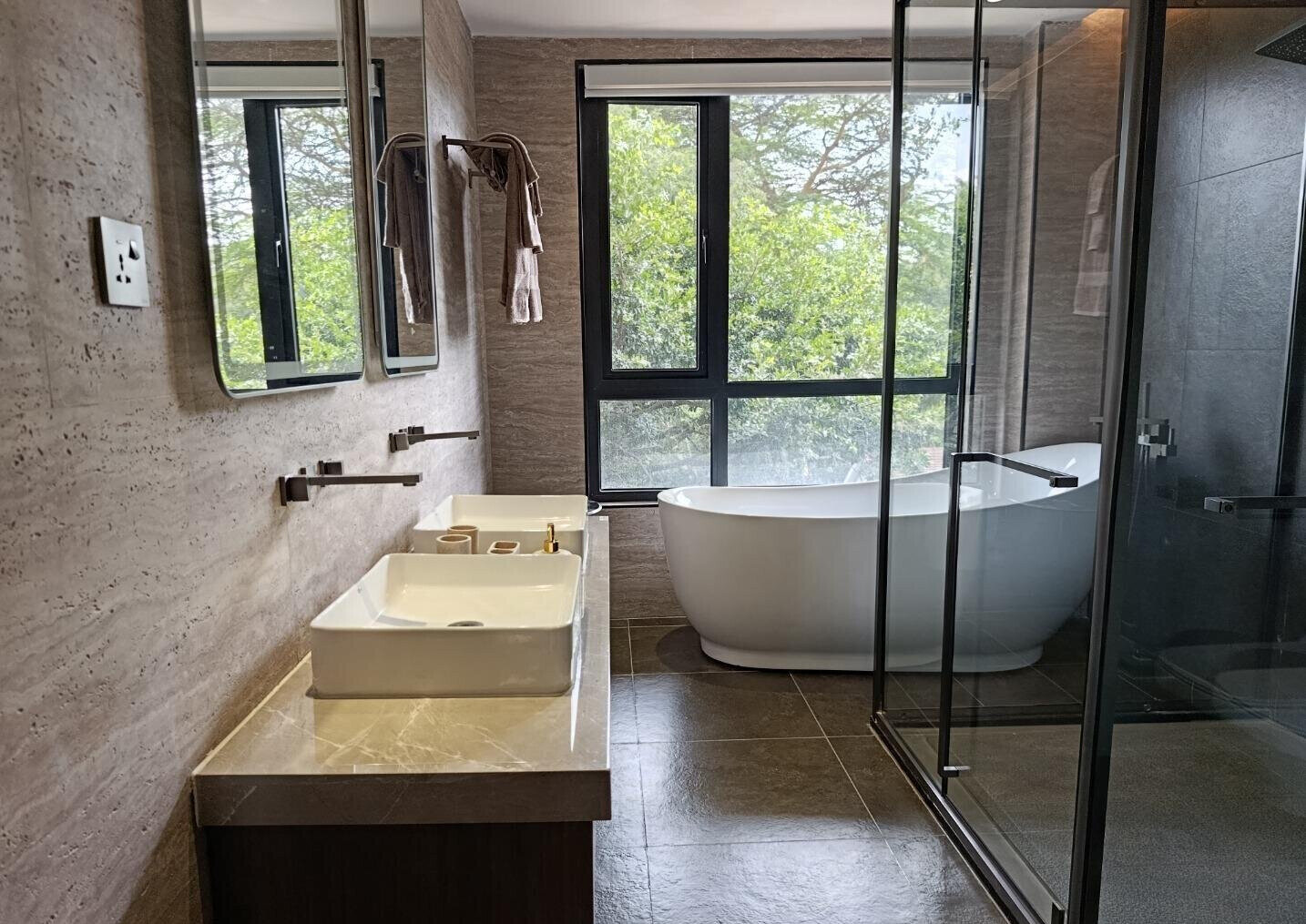4 En-Suite Bedrooms with Office & Study - Kilimani