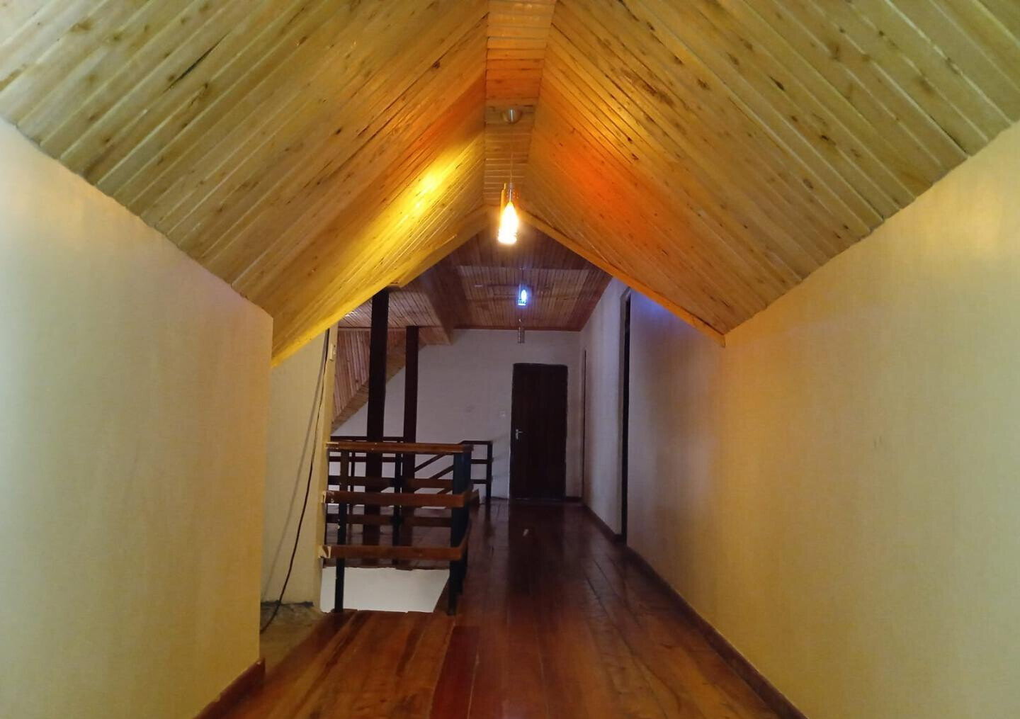 European-Style 6BR Townhouse on ½ Acre - Ngong