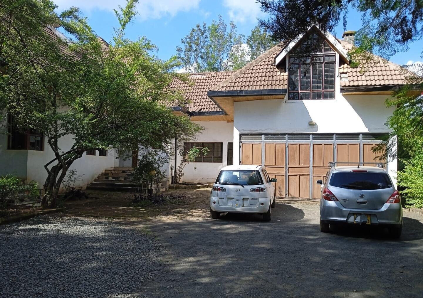 European-Style 6BR Townhouse on ½ Acre - Ngong