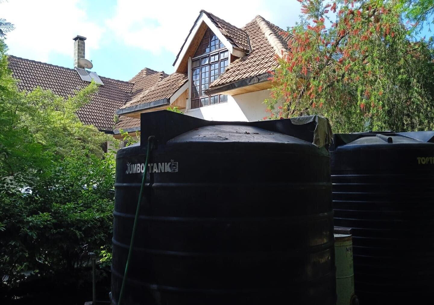 European-Style 6BR Townhouse on ½ Acre - Ngong