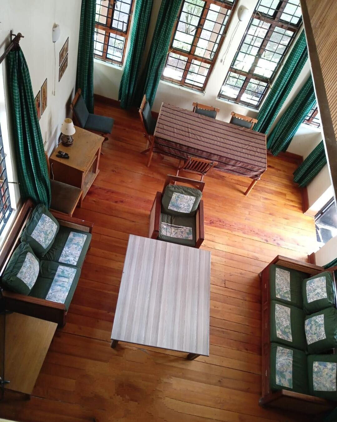 European-Style 6BR Townhouse on ½ Acre - Ngong