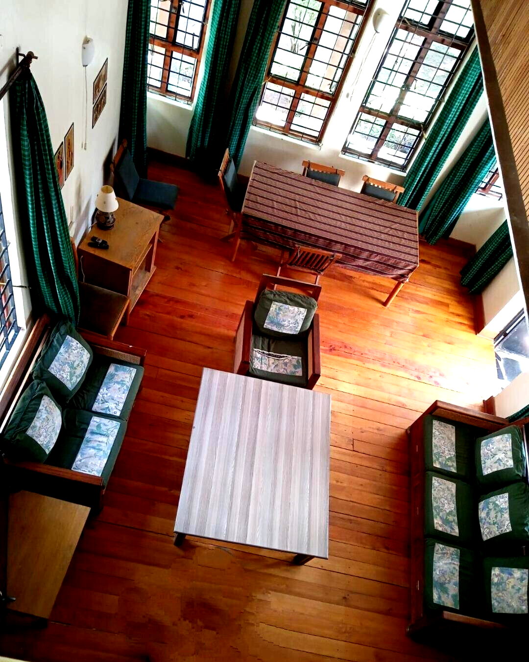 European-Style 6BR Townhouse on ½ Acre - Ngong