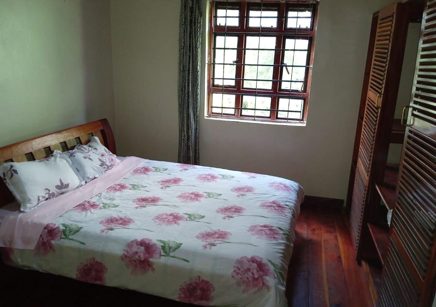 European-Style 6BR Townhouse on ½ Acre - Ngong