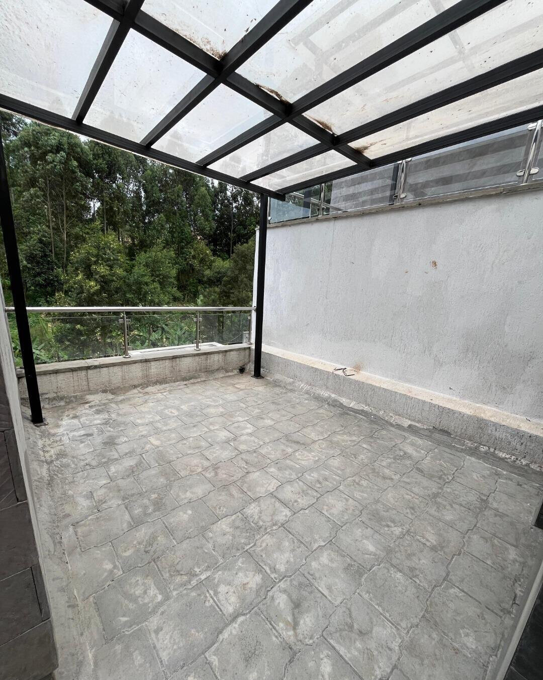 5BR Townhouse with Clubhouse & Rooftop Terraces - Kitisuru