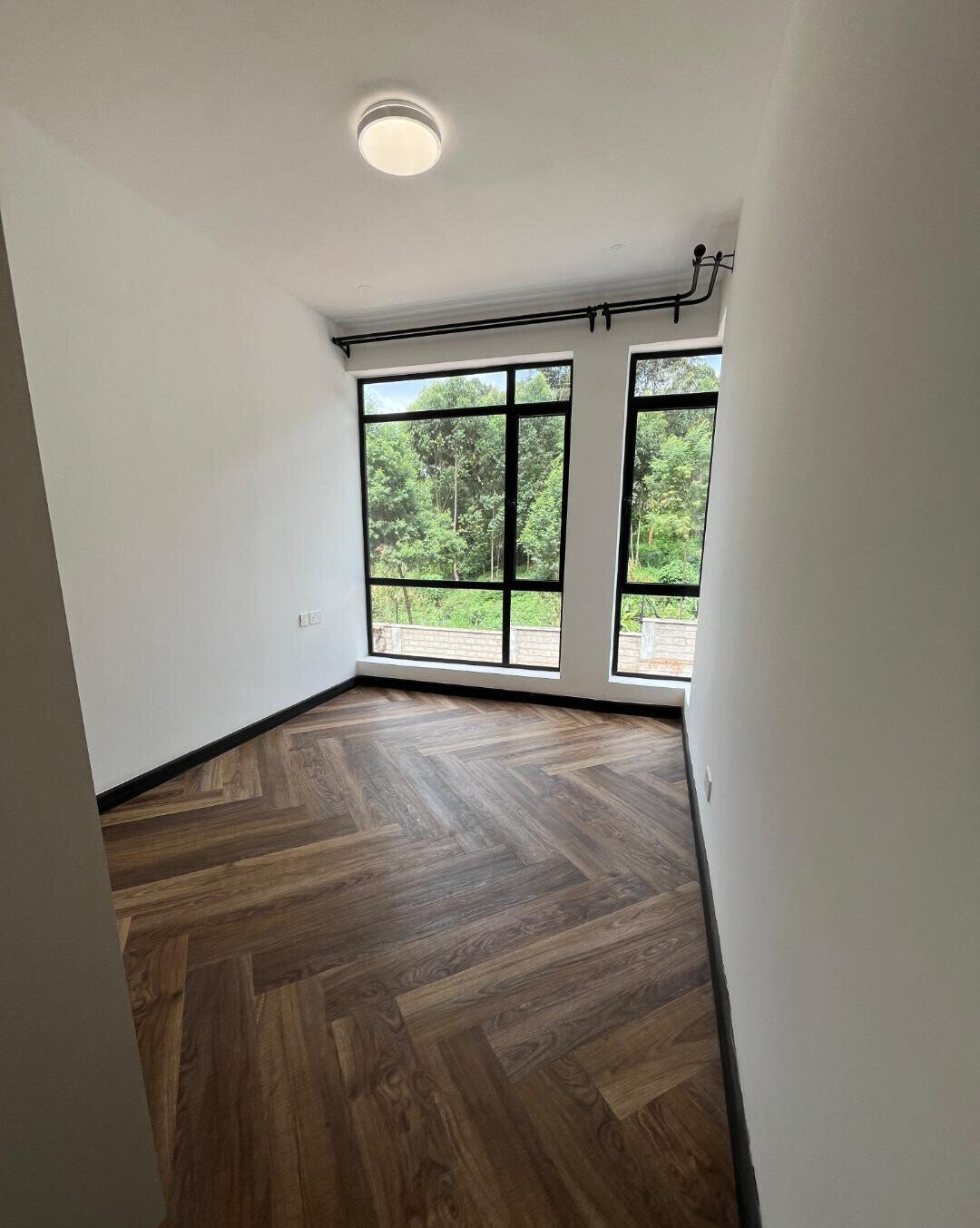 5BR Townhouse with Clubhouse & Rooftop Terraces - Kitisuru