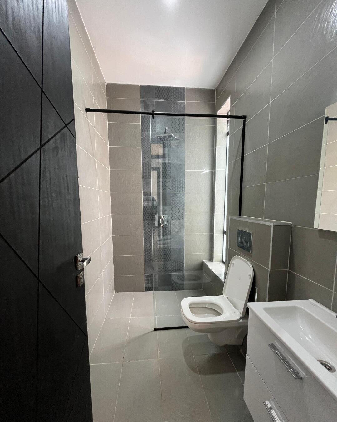 5BR Townhouse with Clubhouse & Rooftop Terraces - Kitisuru