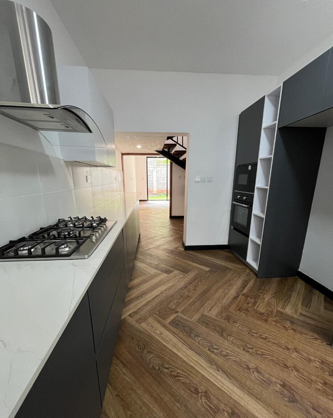 5BR Townhouse with Clubhouse & Rooftop Terraces - Kitisuru