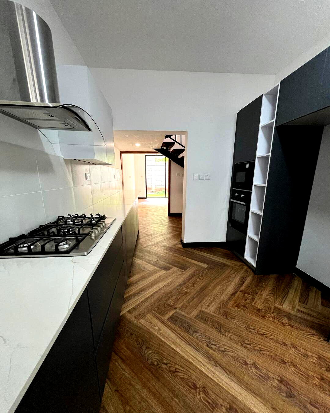 5BR Townhouse with Clubhouse & Rooftop Terraces - Kitisuru