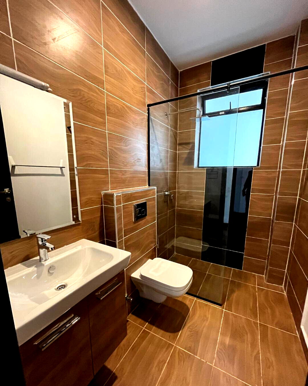 5BR Townhouse with Clubhouse & Rooftop Terraces - Kitisuru