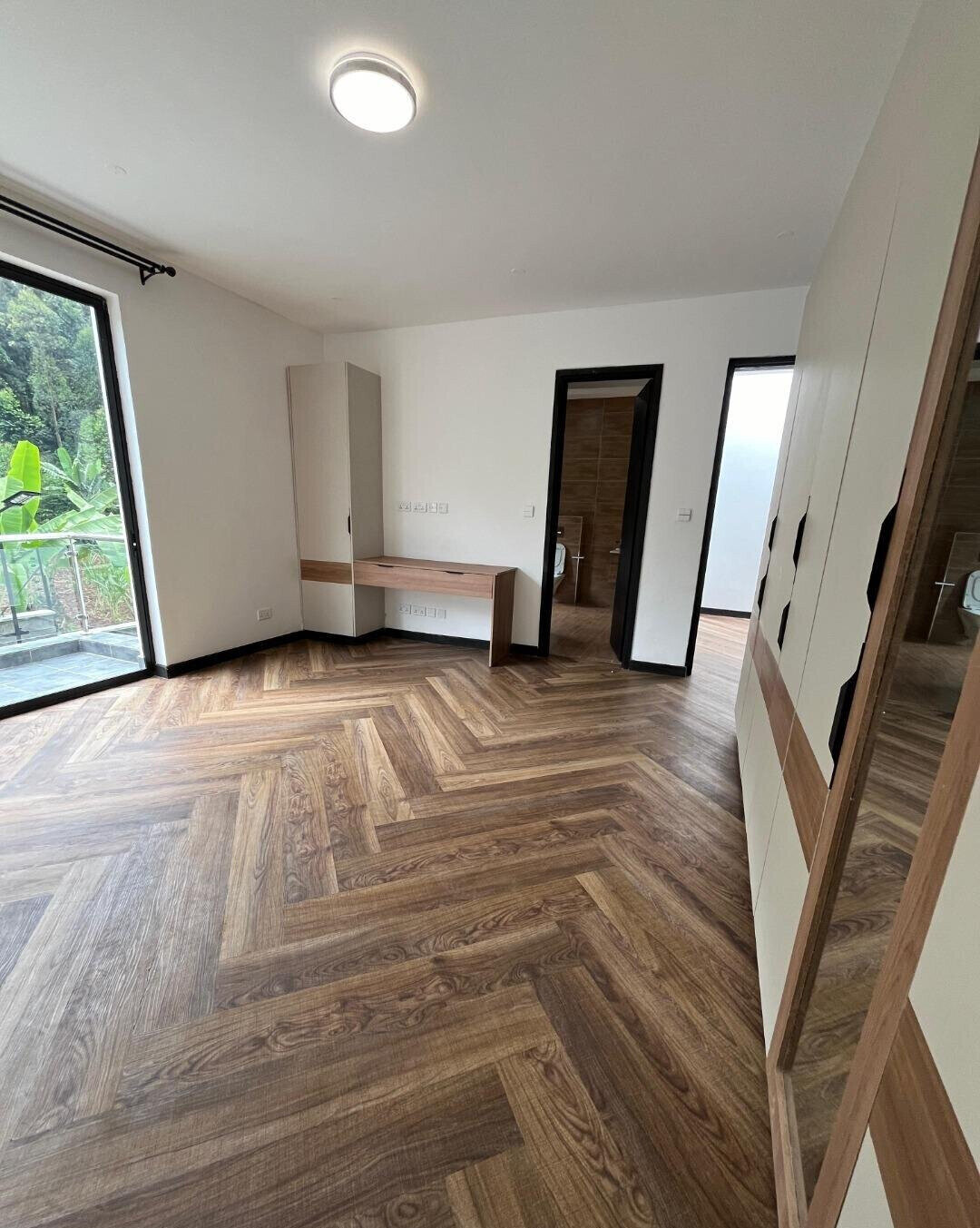 5BR Townhouse with Clubhouse & Rooftop Terraces - Kitisuru