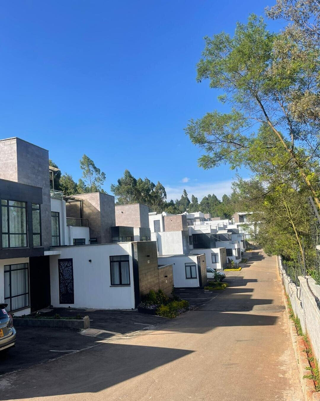 5BR Townhouse with Clubhouse & Rooftop Terraces - Kitisuru