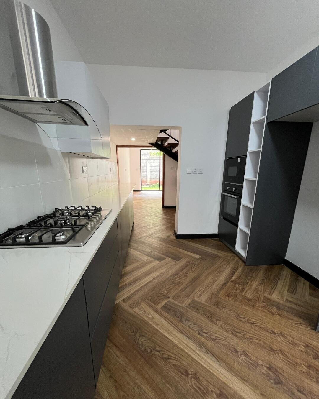5BR Townhouse with Clubhouse & Rooftop Terraces - Kitisuru