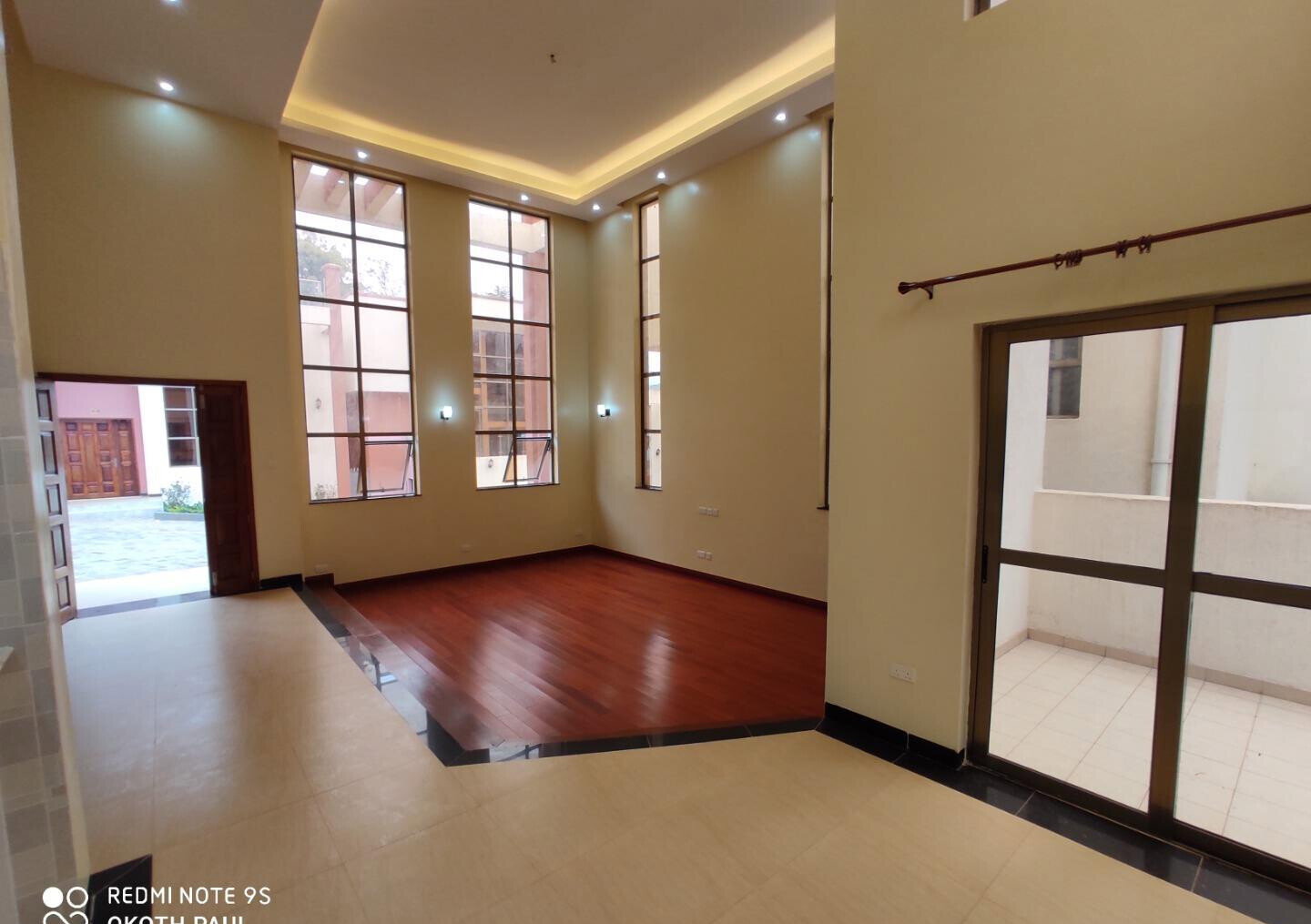 5-Ensuite Townhouse with Rooftop Terrace & Jacuzzi - Lavington