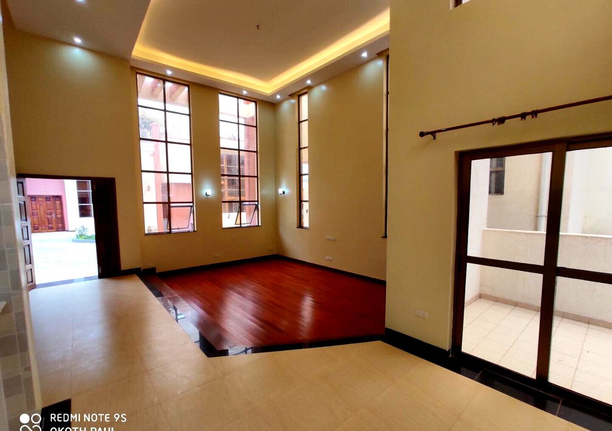 5-Ensuite Townhouse with Rooftop Terrace & Jacuzzi - Lavington