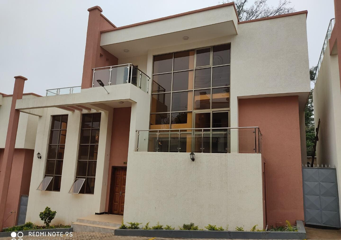 5-Ensuite Townhouse with Rooftop Terrace & Jacuzzi - Lavington