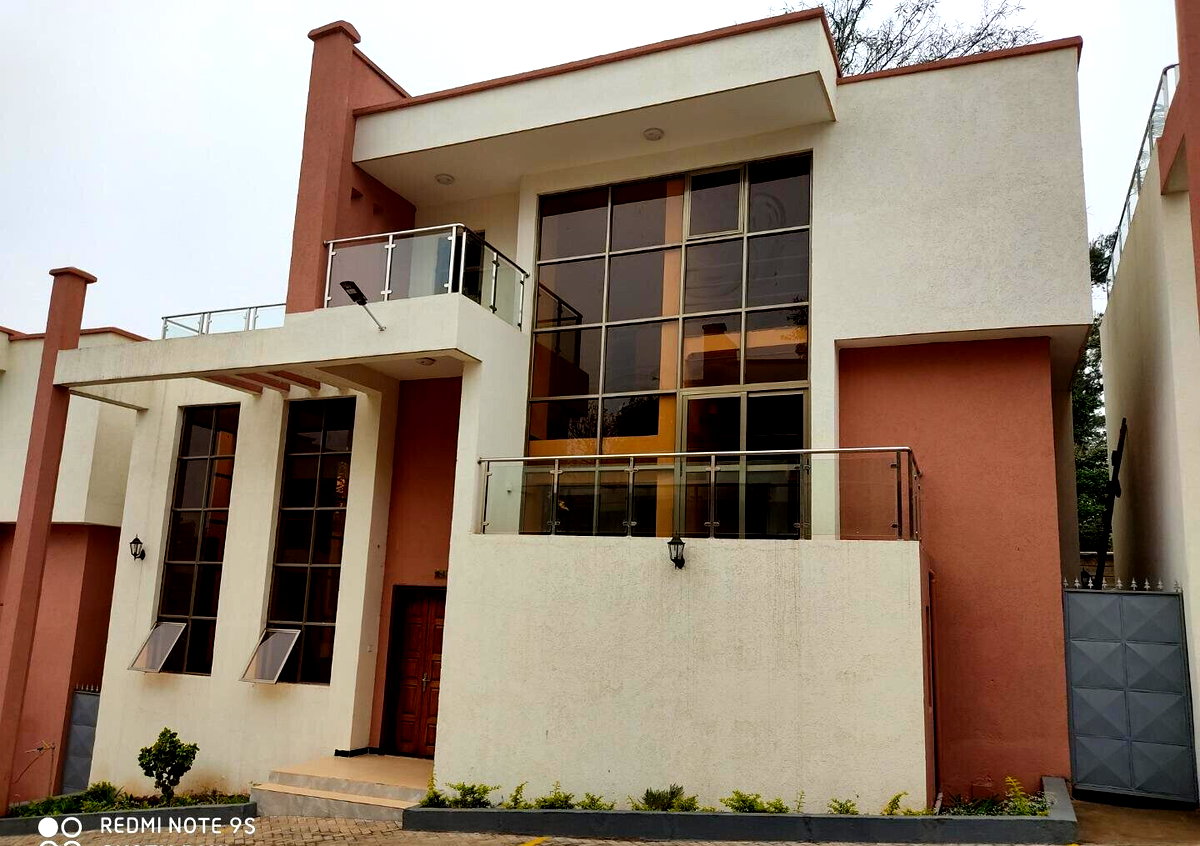 5-Ensuite Townhouse with Rooftop Terrace & Jacuzzi - Lavington