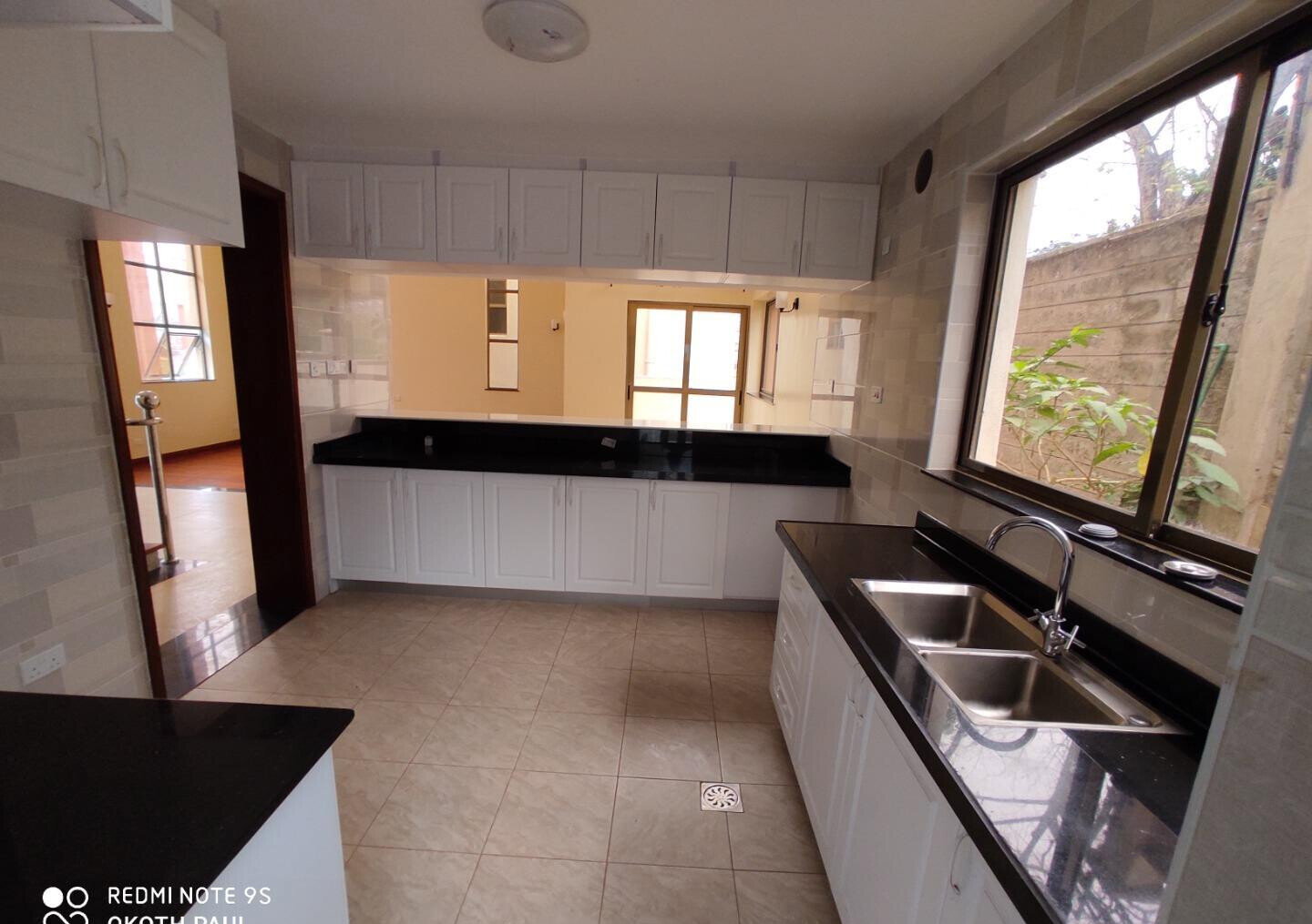 5-Ensuite Townhouse with Rooftop Terrace & Jacuzzi - Lavington