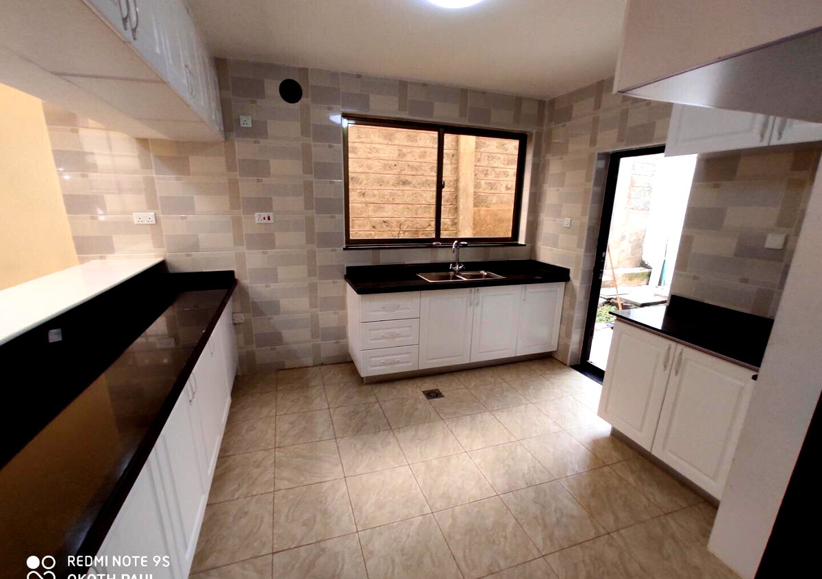 5-Ensuite Townhouse with Rooftop Terrace & Jacuzzi - Lavington