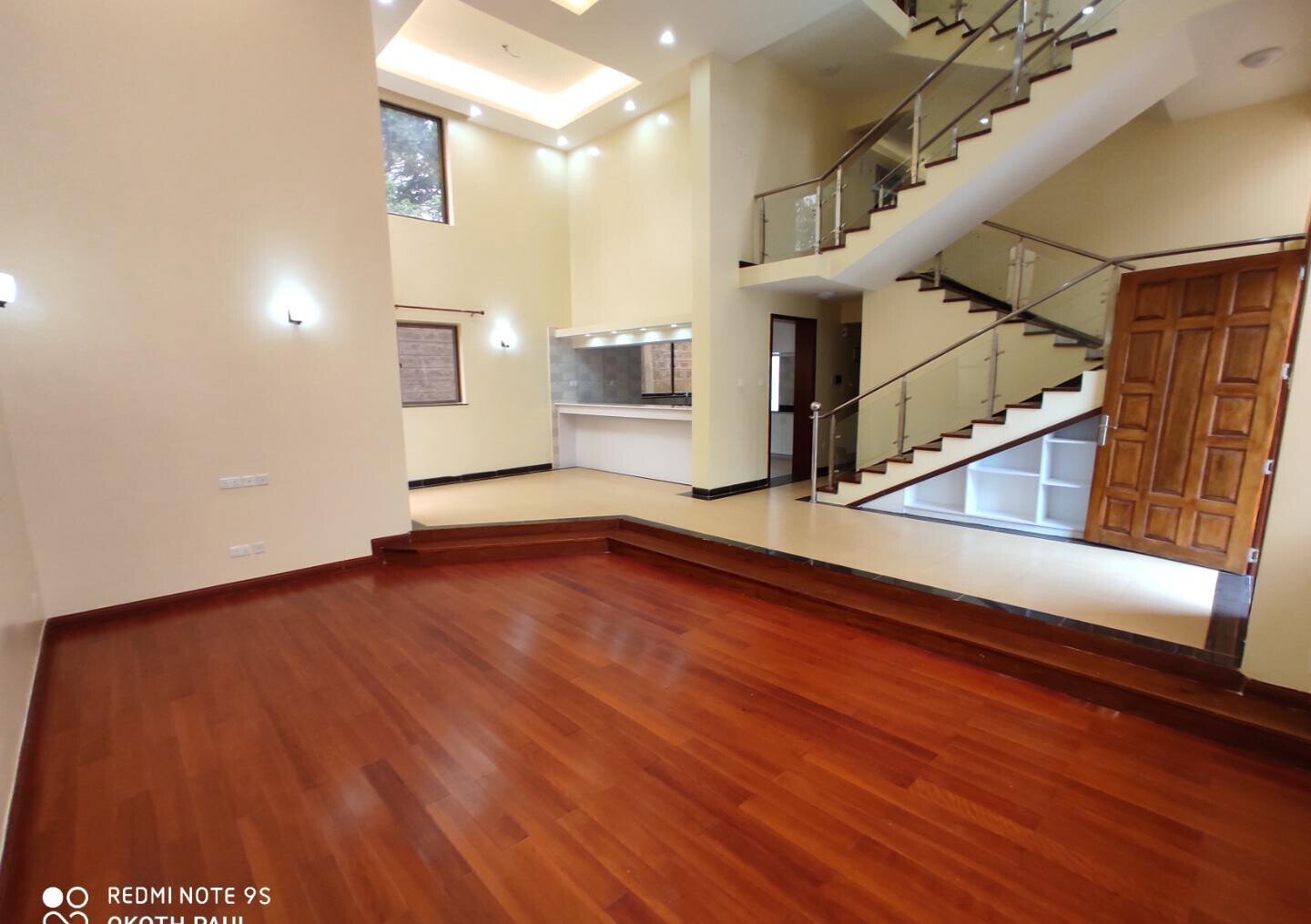 5-Ensuite Townhouse with Rooftop Terrace & Jacuzzi - Lavington