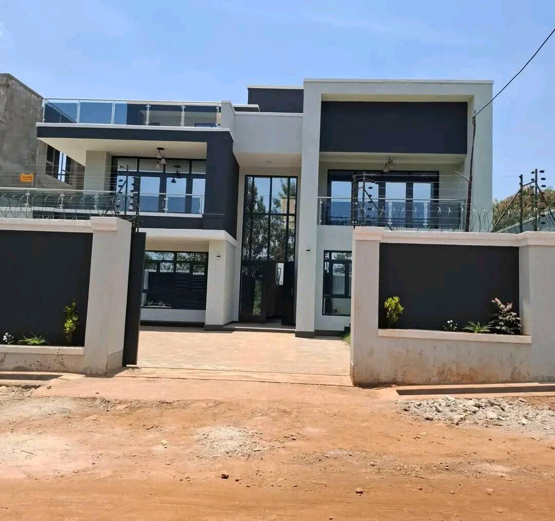 4BR All-Ensuite Townhouse with Office & Roof Terrace - Mugutha, Ruiru