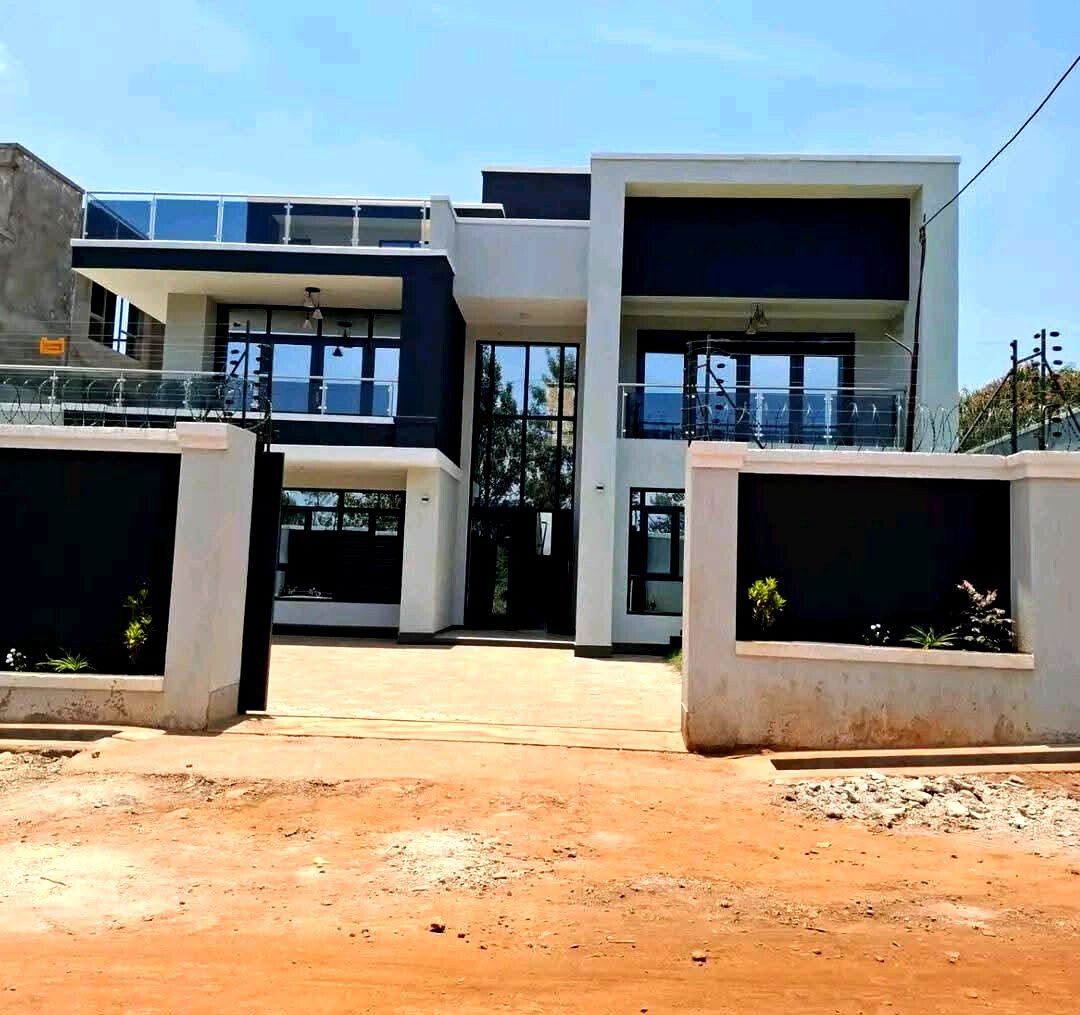 4BR All-Ensuite Townhouse with Office & Roof Terrace - Mugutha, Ruiru