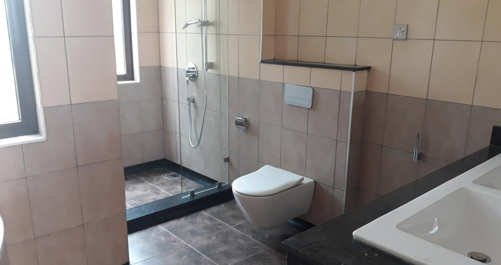 5-Ensuite Townhouse with Rooftop Garden Terrace & DSQ - Lavington
