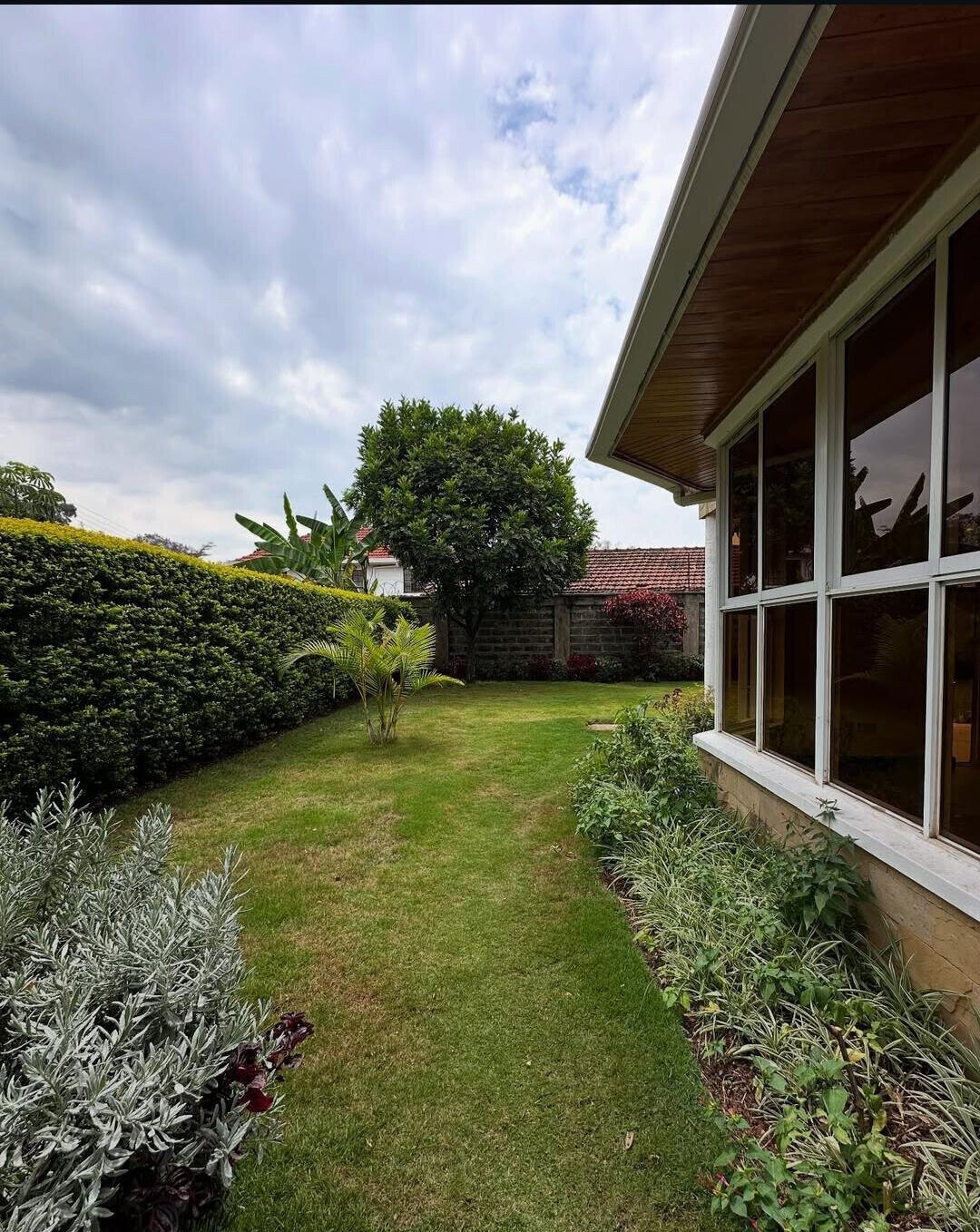Recently Refurbished 5-Ensuite Townhouse with Solar - Lavington