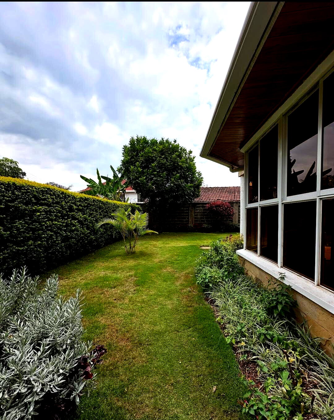Recently Refurbished 5-Ensuite Townhouse with Solar - Lavington