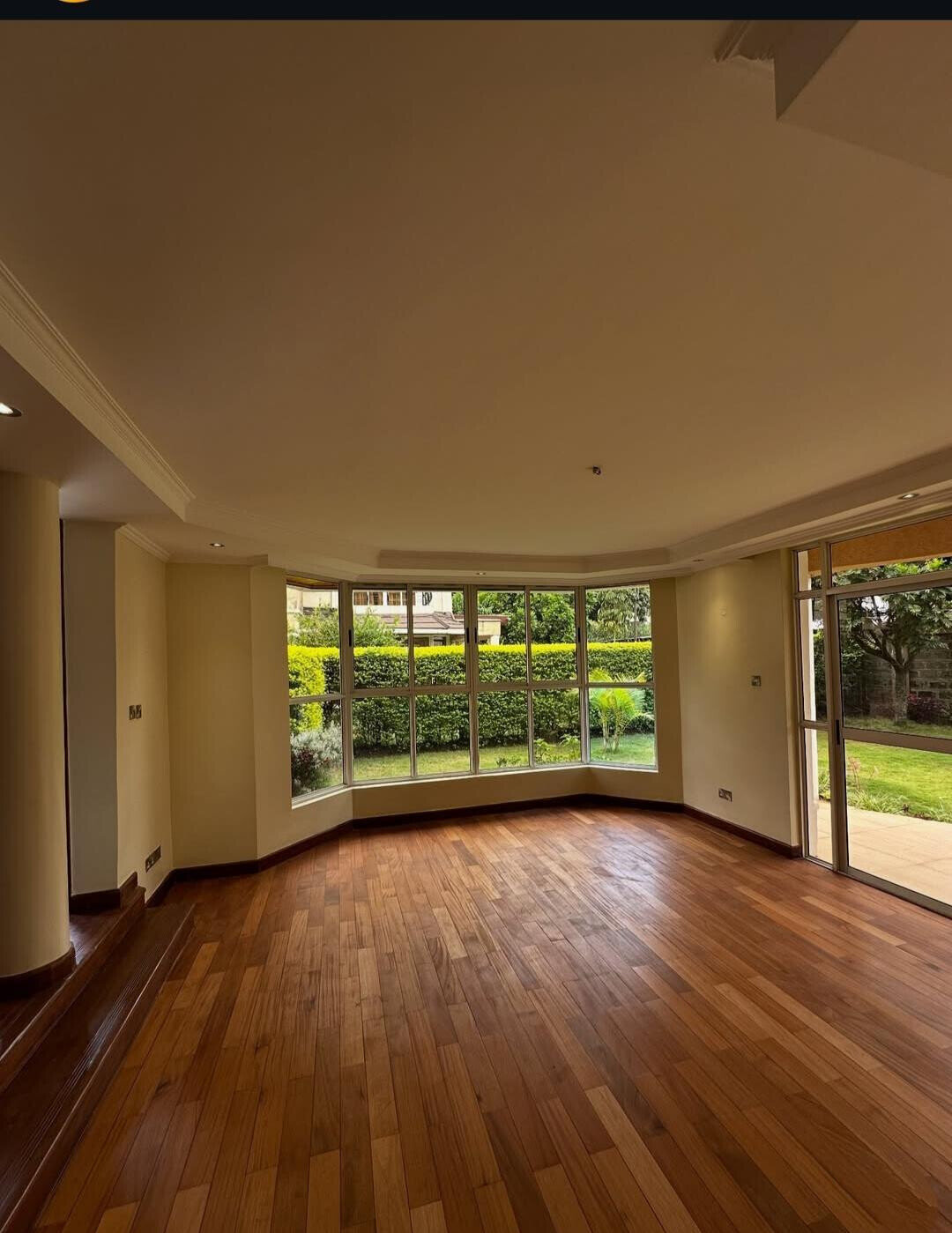 Recently Refurbished 5-Ensuite Townhouse with Solar - Lavington