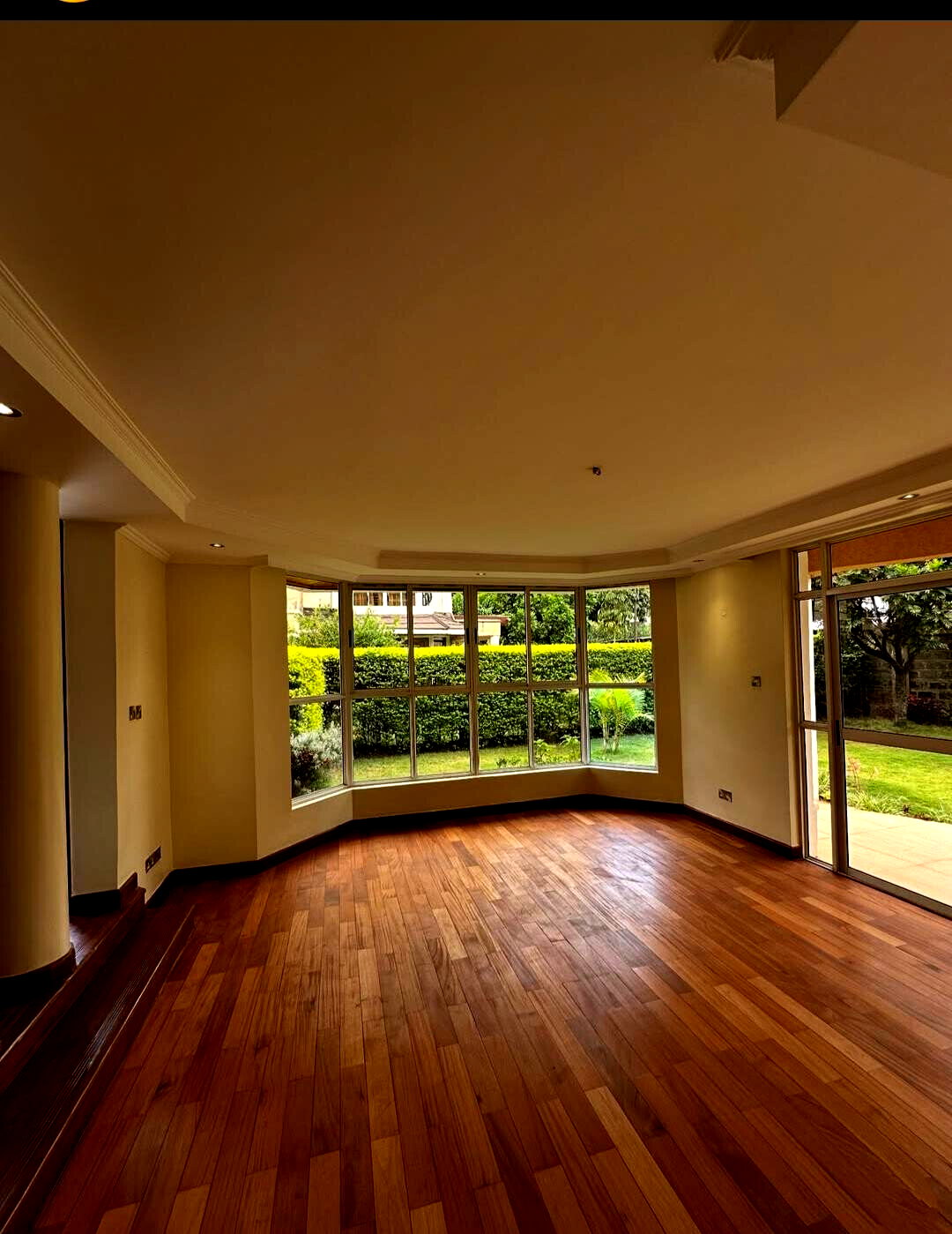 Recently Refurbished 5-Ensuite Townhouse with Solar - Lavington