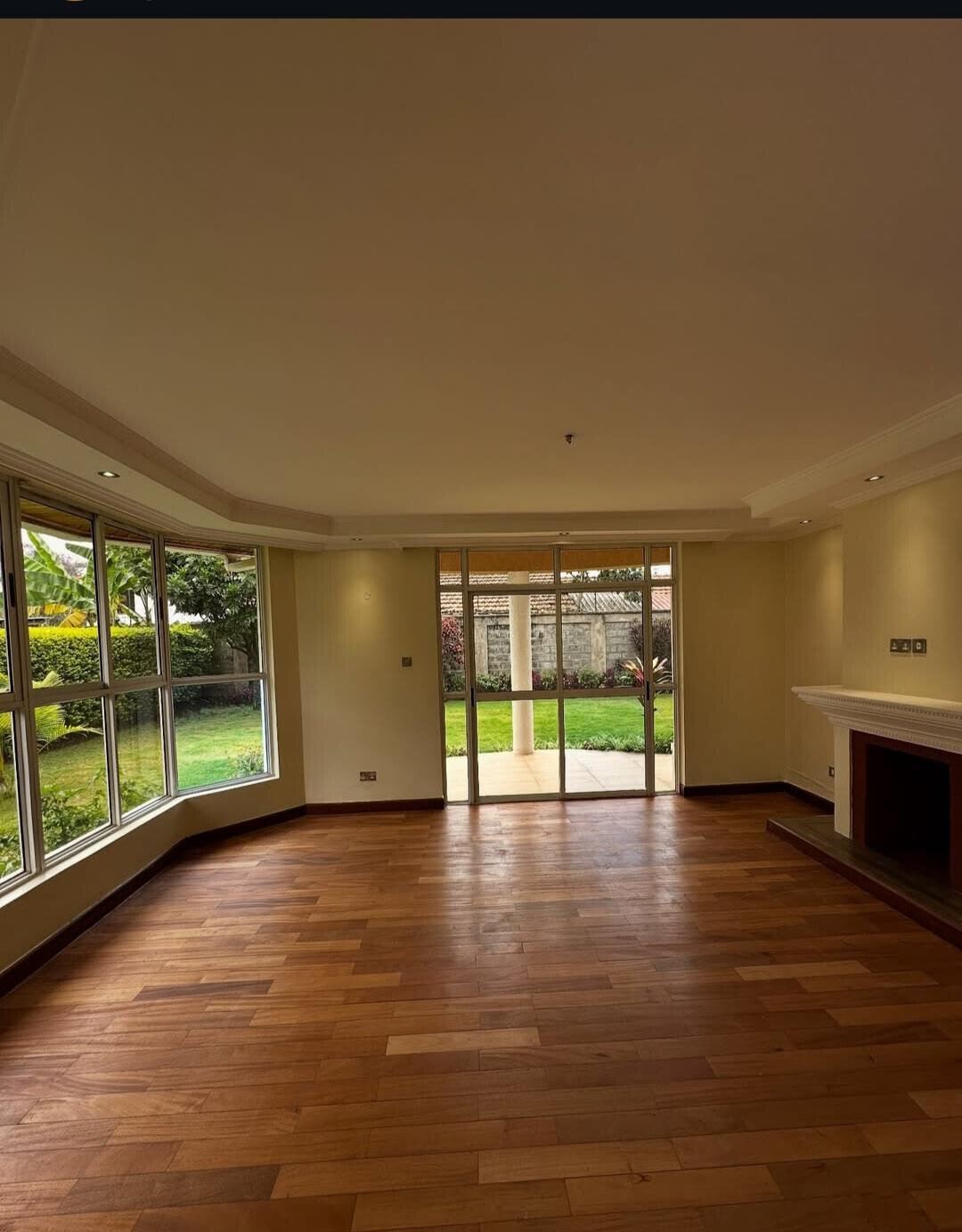 Recently Refurbished 5-Ensuite Townhouse with Solar - Lavington