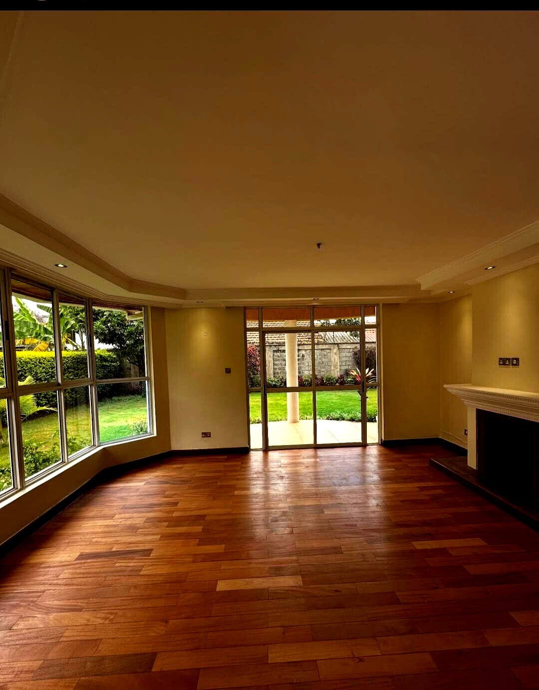 Recently Refurbished 5-Ensuite Townhouse with Solar - Lavington
