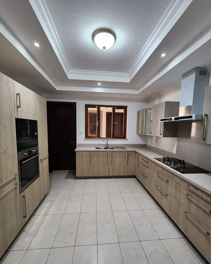 5-Ensuite Townhouse with Mahogany Finishes & DSQ - Lavington