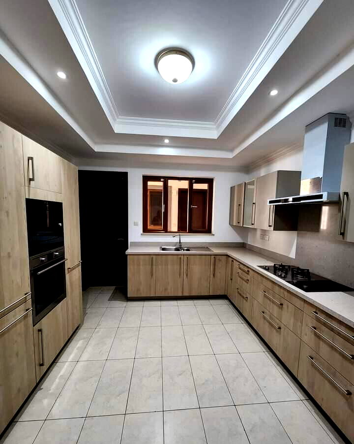 5-Ensuite Townhouse with Mahogany Finishes & DSQ - Lavington