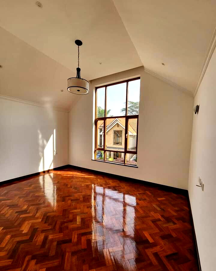 5-Ensuite Townhouse with Mahogany Finishes & DSQ - Lavington