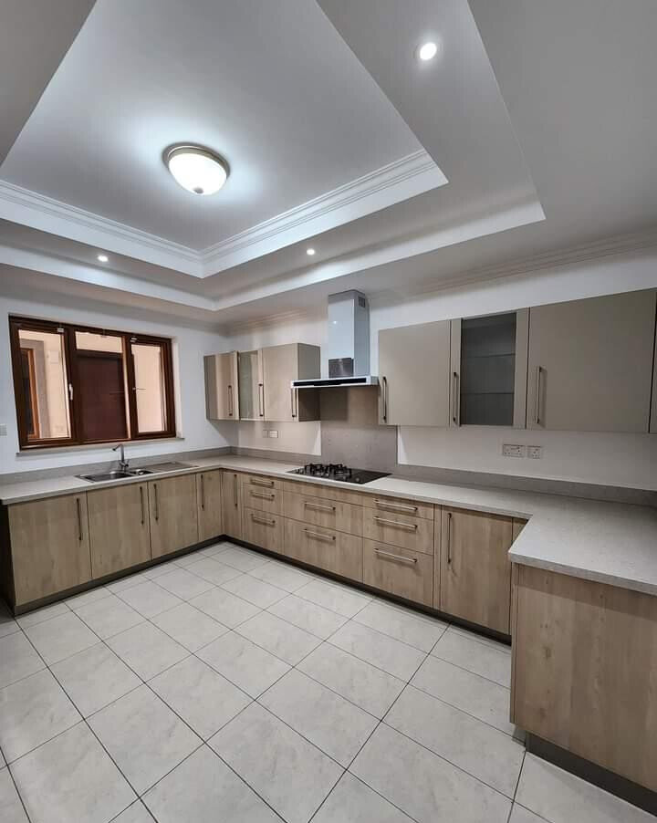 5-Ensuite Townhouse with Mahogany Finishes & DSQ - Lavington