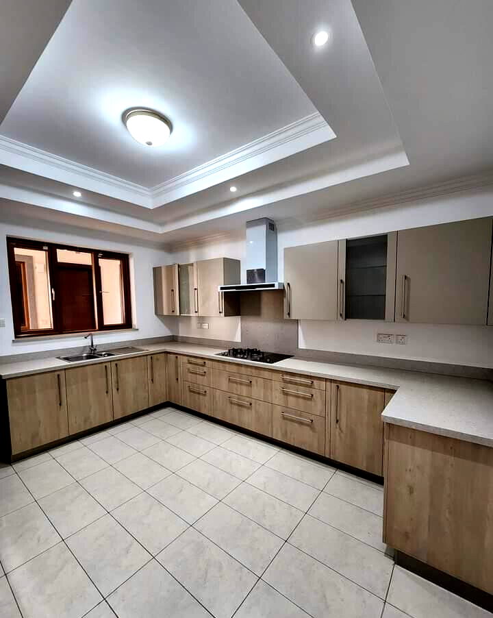 5-Ensuite Townhouse with Mahogany Finishes & DSQ - Lavington
