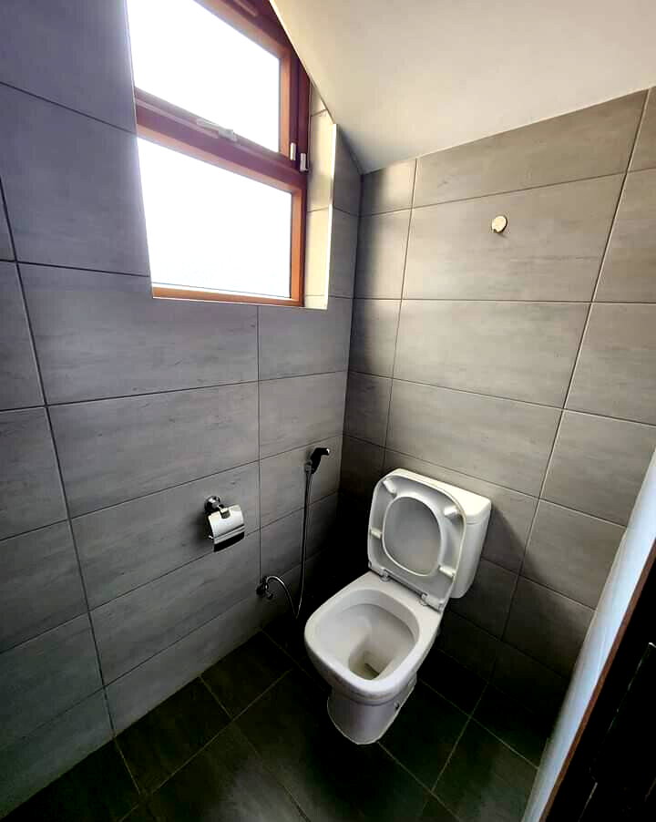 5-Ensuite Townhouse with Mahogany Finishes & DSQ - Lavington