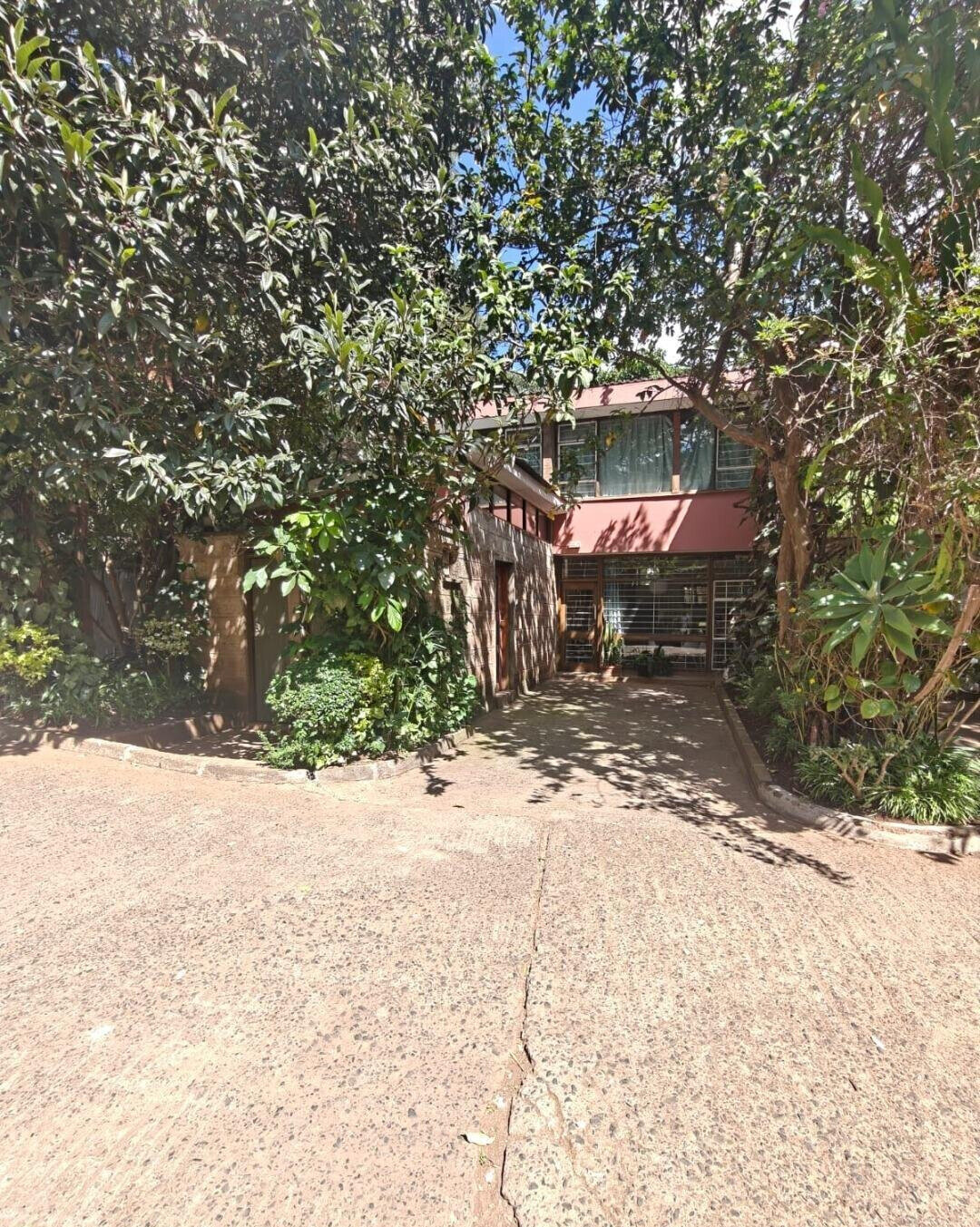 3BR Gated Townhouse with Patio & Lawn - Kileleshwa