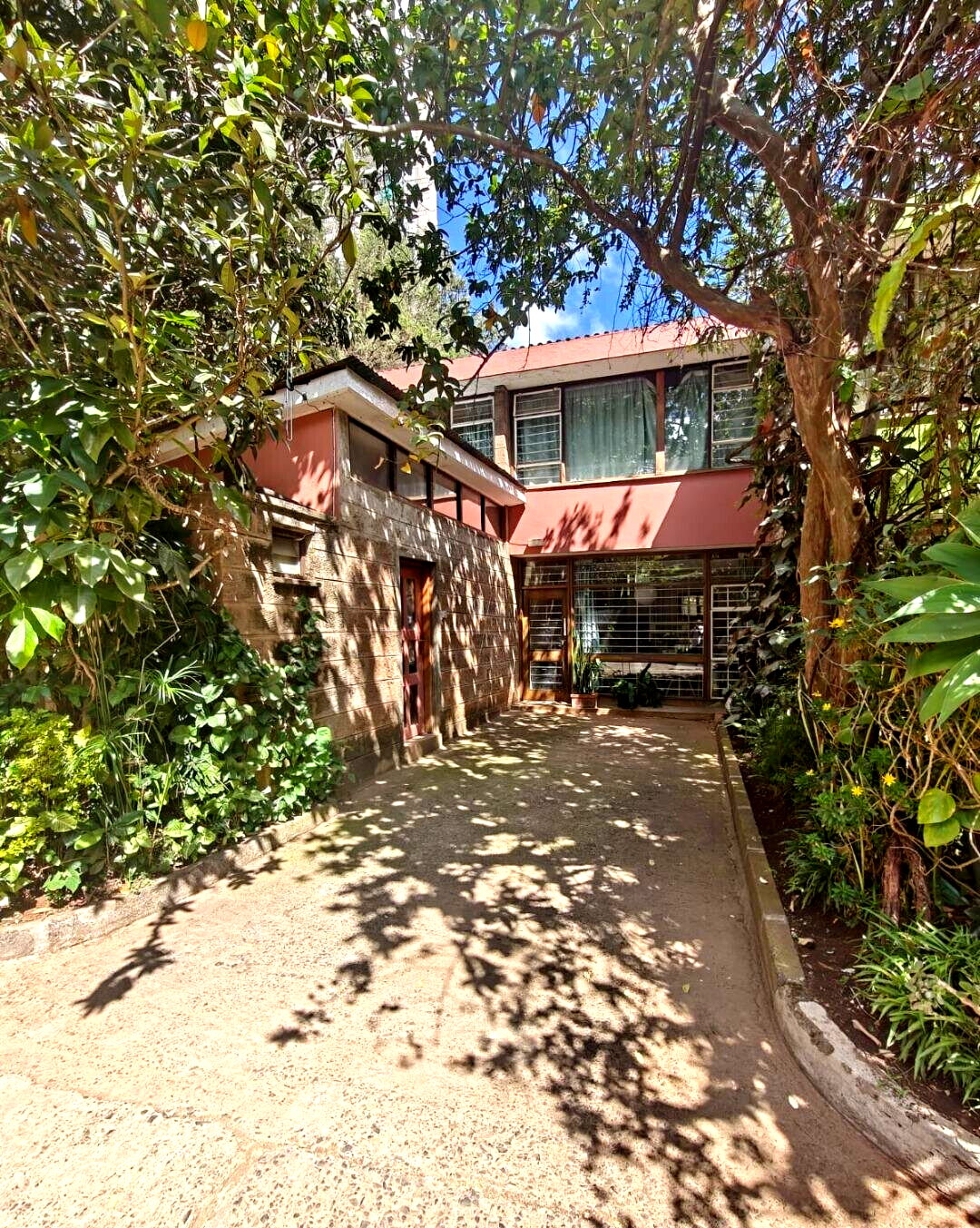 3BR Gated Townhouse with Patio & Lawn - Kileleshwa