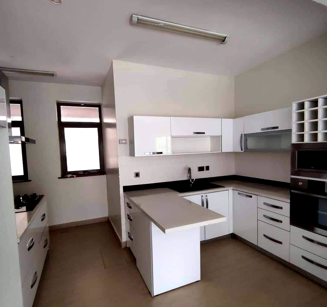 5BR All-Ensuite Townhouse with Pool & Gym - Kileleshwa